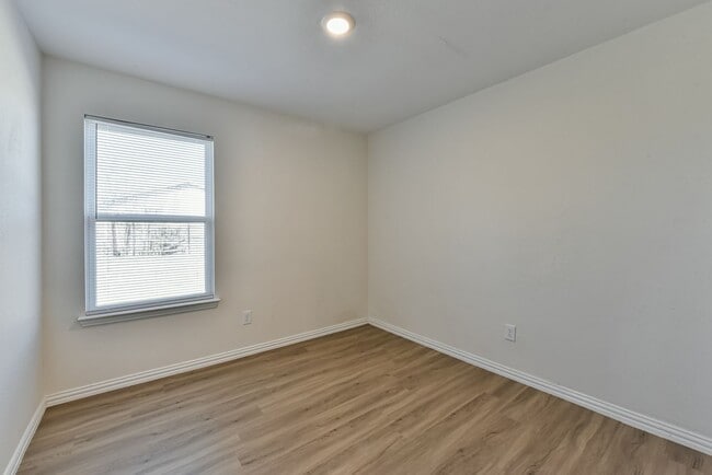 Building Photo - Elevate Your Living Experience, 3BR/2BA Duplex in Killeen!