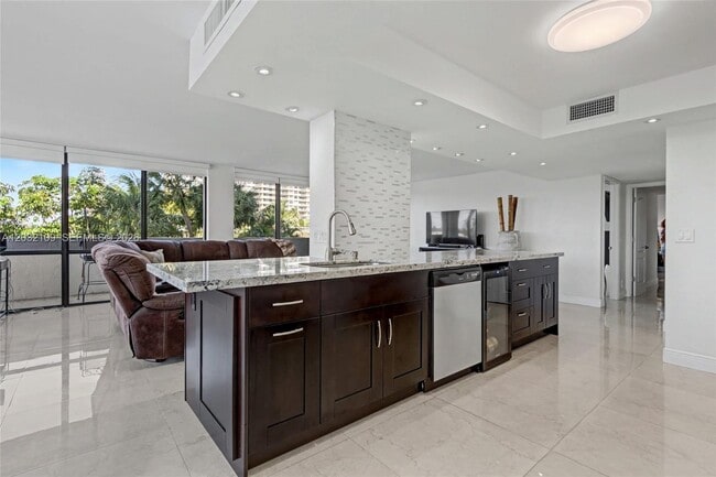 Building Photo - 2017 S Ocean Dr