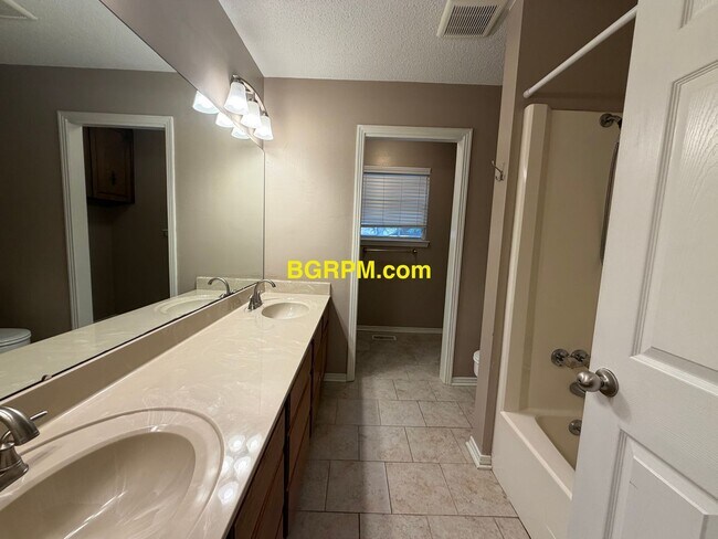 Building Photo - 119 Foxdell Cir
