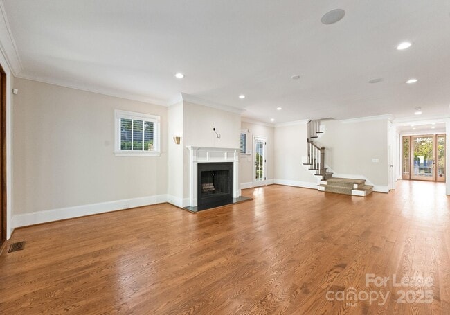 Building Photo - 3125 Pinehurst Pl