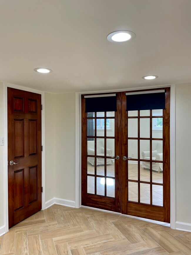 Building Photo - 1555 E Browning Ave