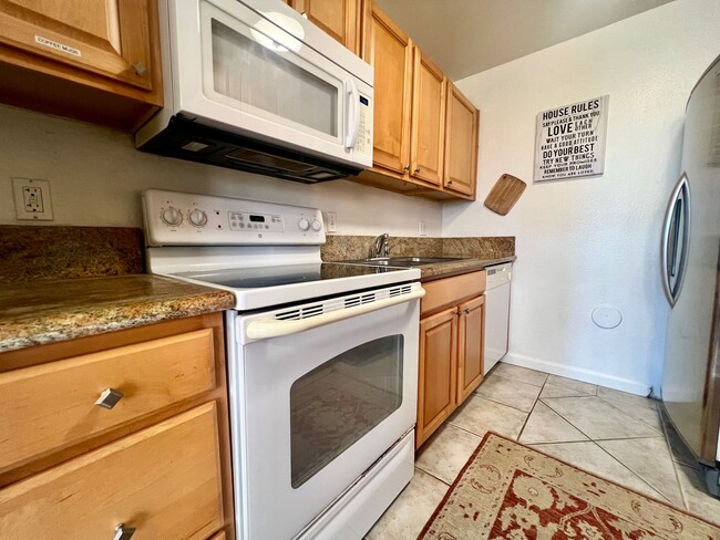 Building Photo - Furnished 2 Bedroom 2 Bathroom Condo with ...