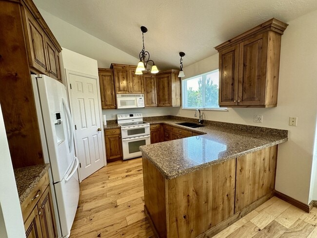 Building Photo - West Jordan