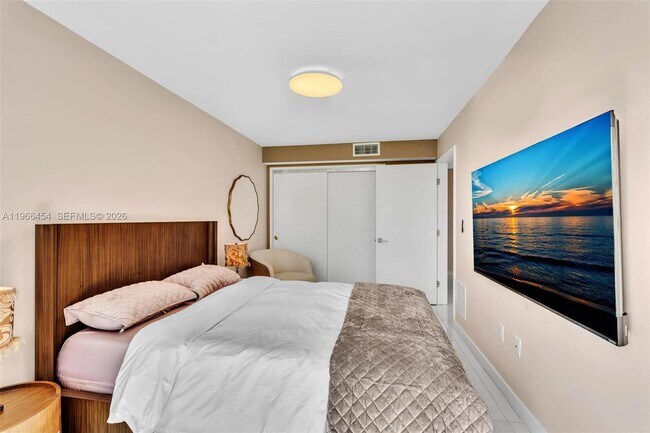 Building Photo - 9901 E Bay Harbor Dr