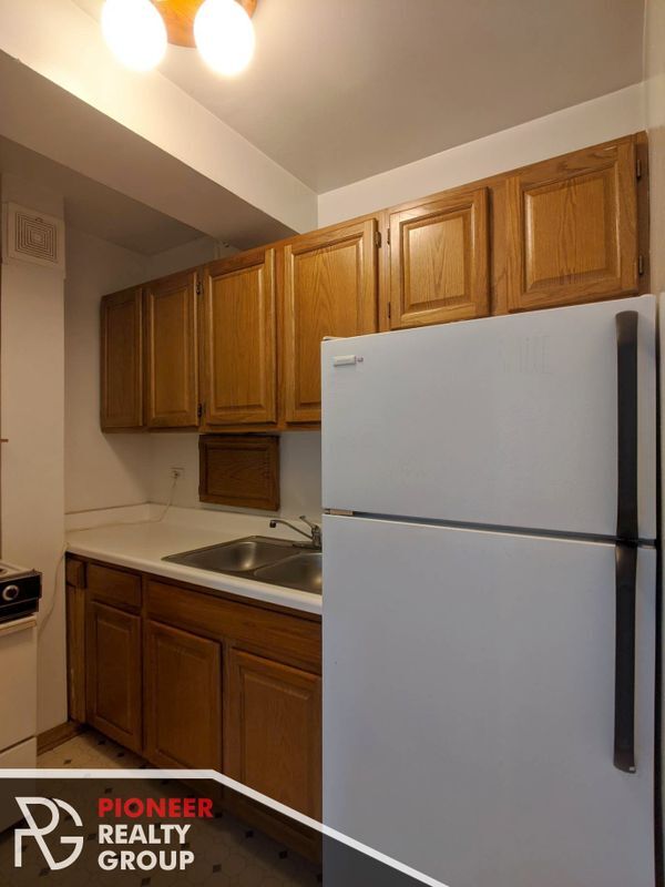 Building Photo - 4180 N Marine Dr
