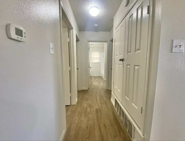 Building Photo - Updated house in East Lubbock