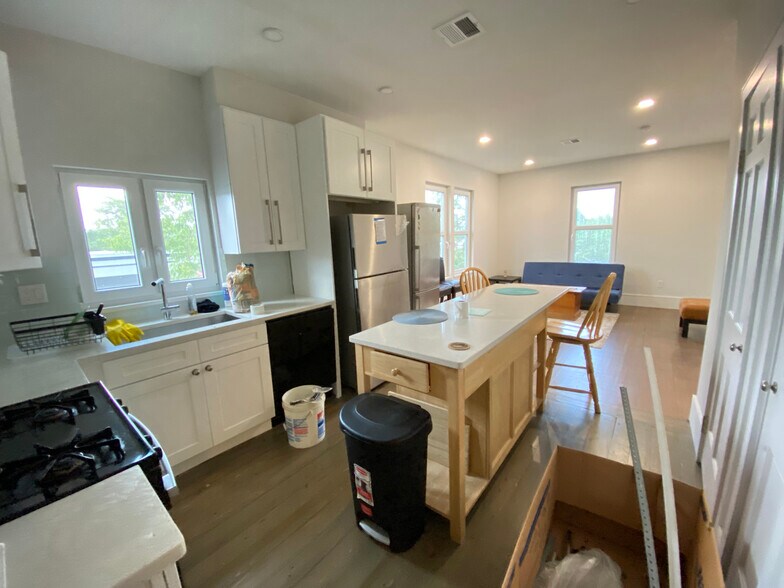 Building Photo - 2 Buckley Ave