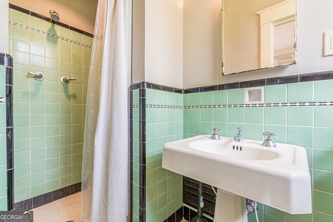 Building Photo - 1878 Cambridge Ave