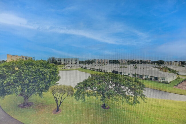 Building Photo - 7076 Huntington Ln