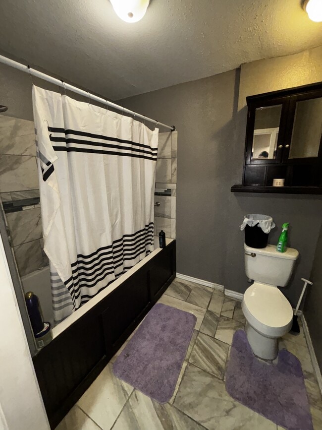 Building Photo - 7603 Alcove Ave