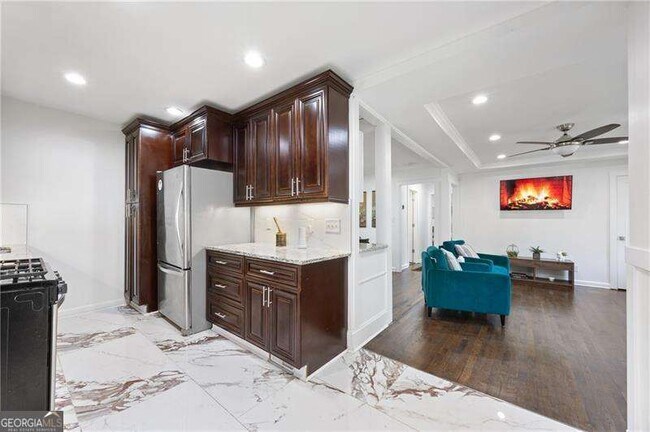 Building Photo - 1290 Glen Forest Way