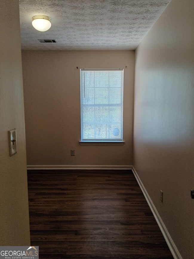 Building Photo - 3049 Fields Dr