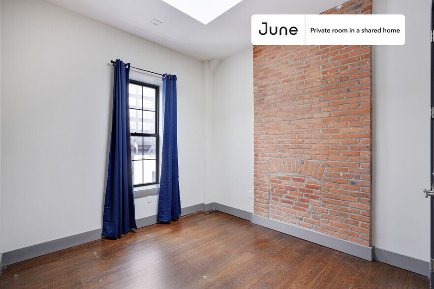 Building Photo - Room in Shared 4 bed/2 bath home