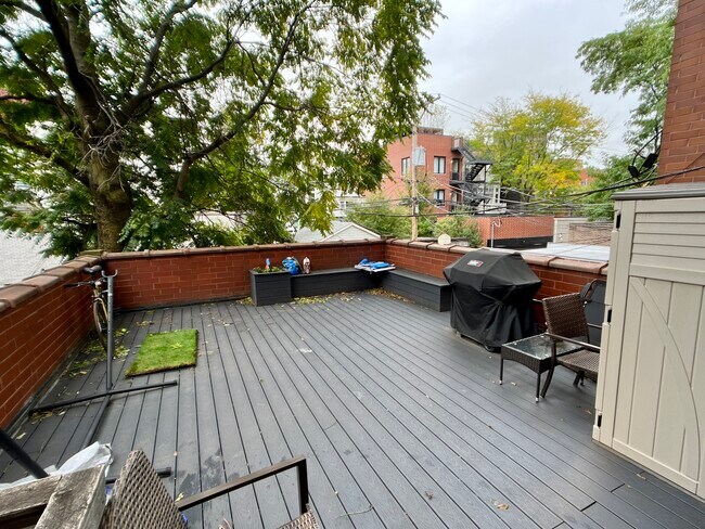Building Photo - 2507 N Halsted St
