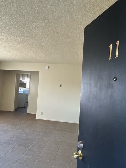 Building Photo - 12625 San Fernando Rd