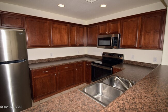 Building Photo - 10610 E Pleasant Pasture Dr