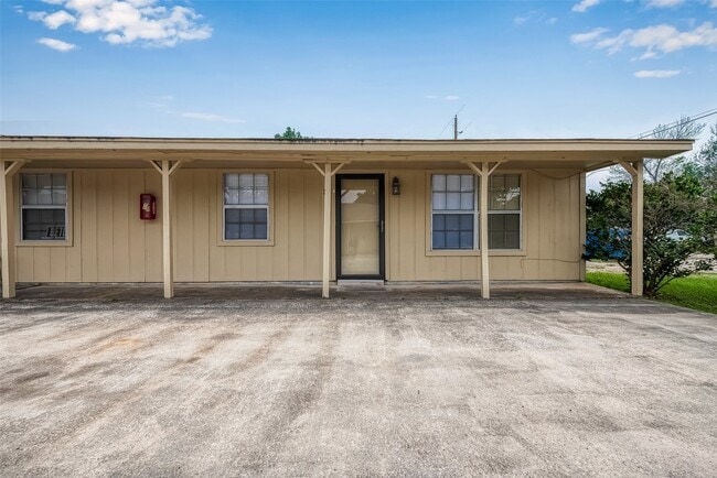 Primary Photo - 8430 Round Rock Dr