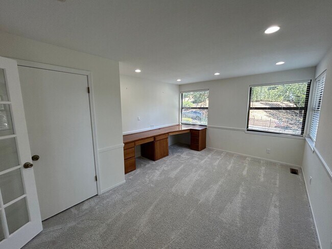 Building Photo - Must See Spacious Alamo 4BR Home with Remo...