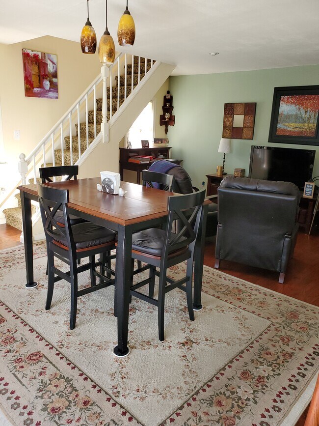 Eating Area - 40 Roseville Ave