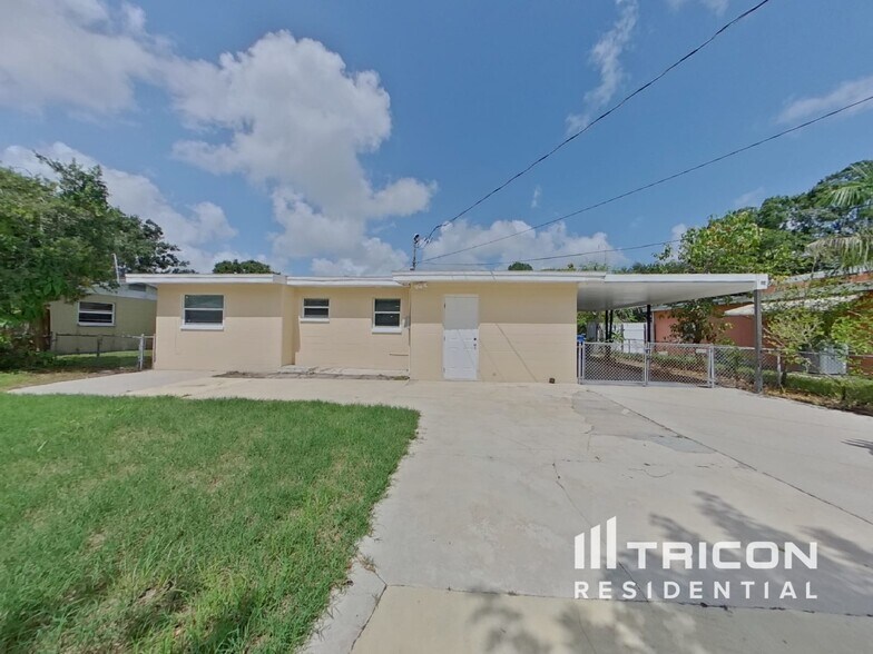 Building Photo - 5151 Flamingo Dr N