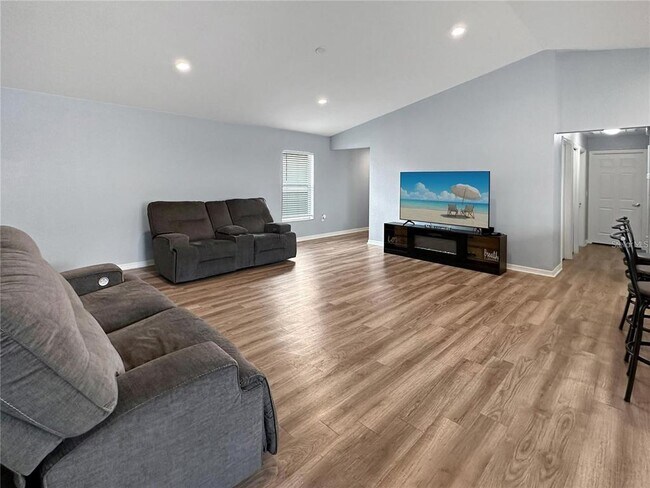 Building Photo - 314 Tanager St