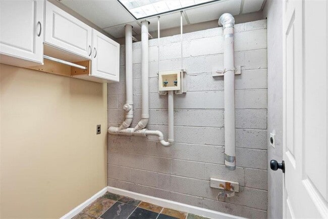 Building Photo - 585 Bethany Woods Dr