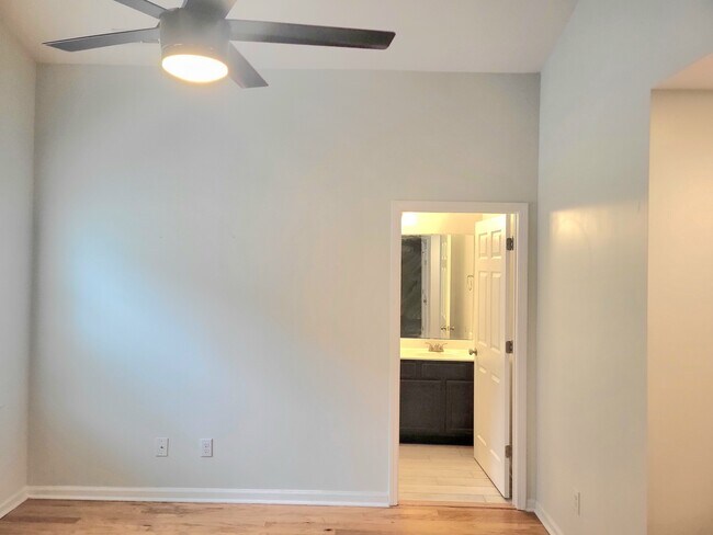 Building Photo - 1003 Summerfield Ct