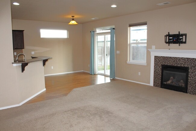 Building Photo - 2244 Kingswood Dr