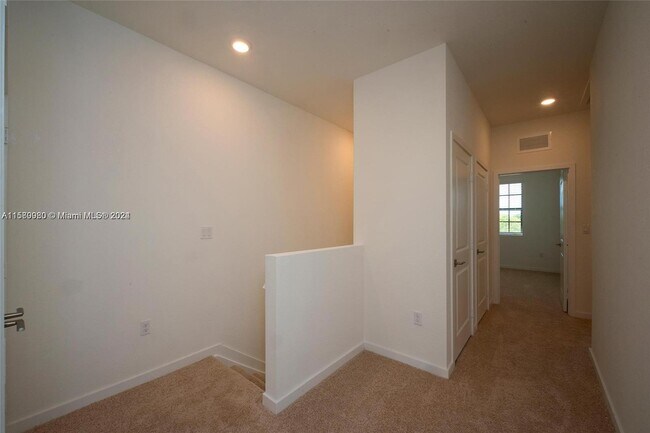 Building Photo - 766 SW 12th St