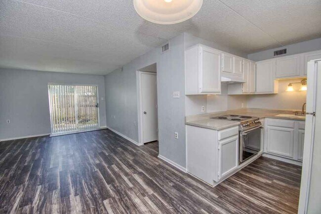 Building Photo - 1810 N Garrett-117.79