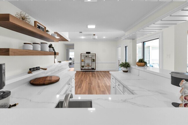 Building Photo - 6603 Pauma Dr