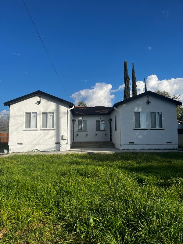 Building Photo - 1348 Olivine Ave