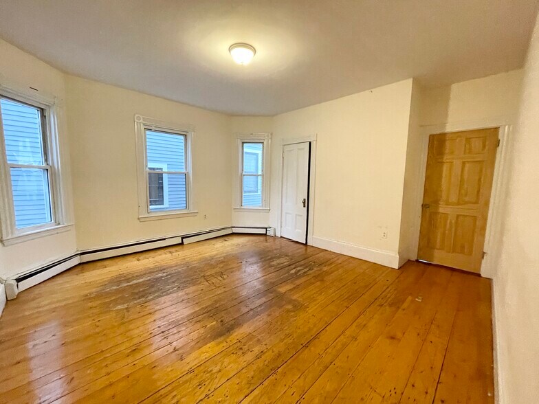 Building Photo - 72 Calumet St