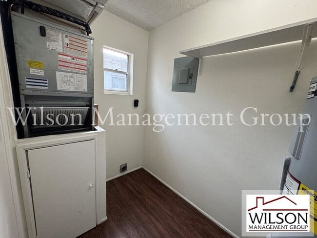 Building Photo - 623 Rugby St