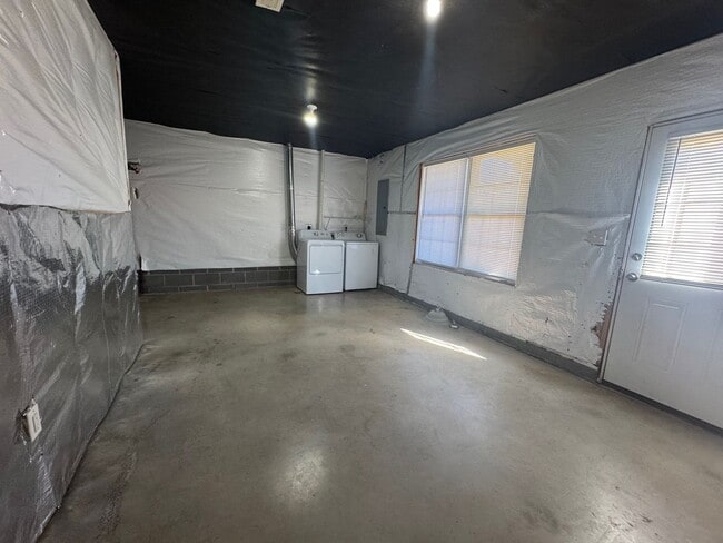 Building Photo - End Unit Townhouse With Garage and Unfinis...