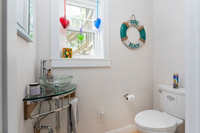 Building Photo - 211 Lewis Dr