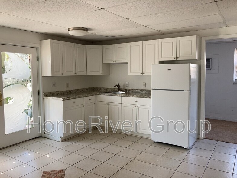 Building Photo - 3929 S Shade Ave