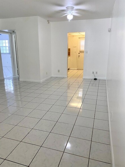 Building Photo - 1407 NE 56th St