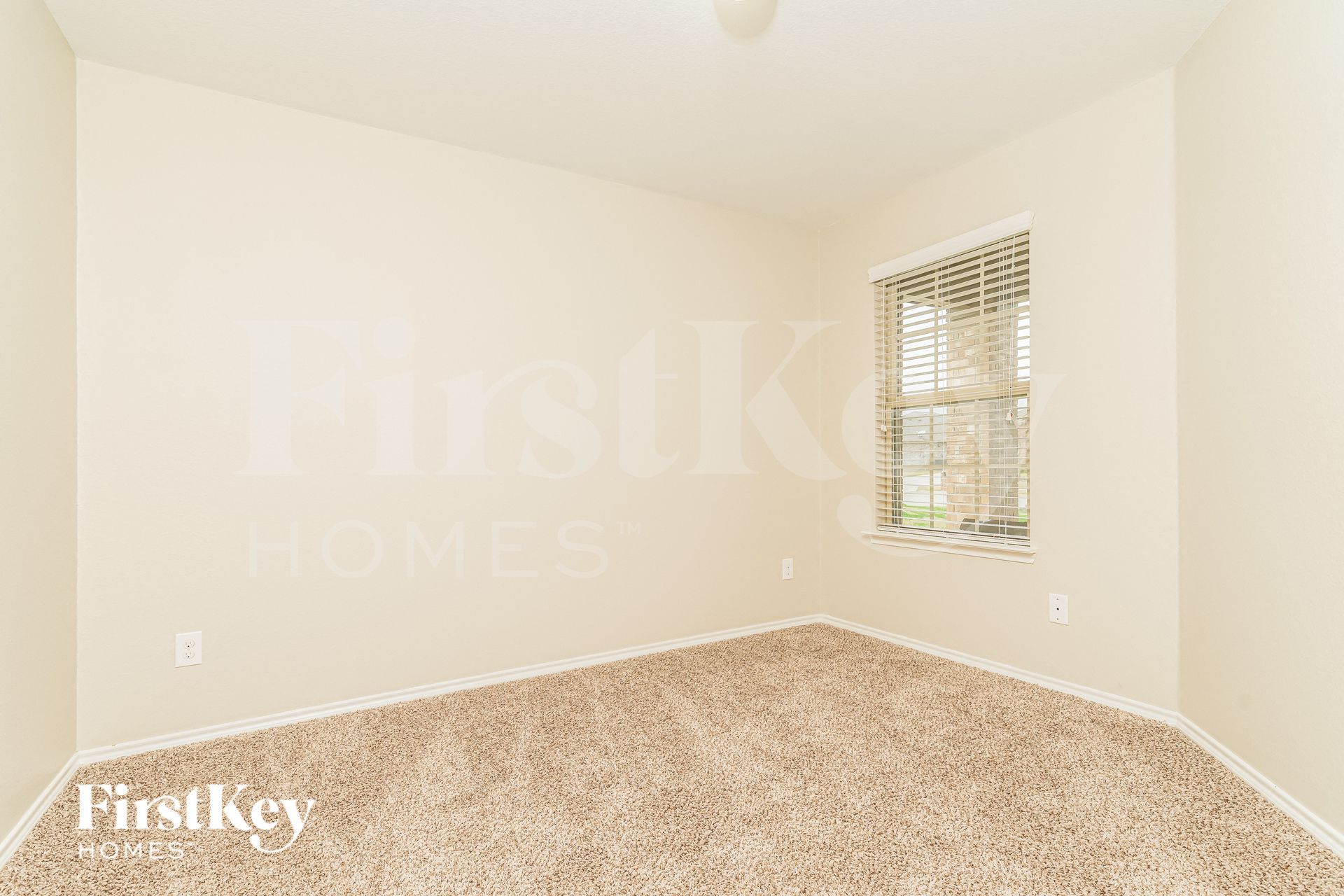 Building Photo - 313 Plum Dr
