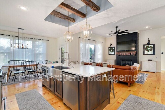 Building Photo - 6020 S McCann Ave