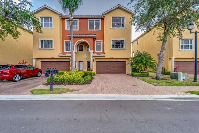 Primary Photo - 1408 3rd St Cir E