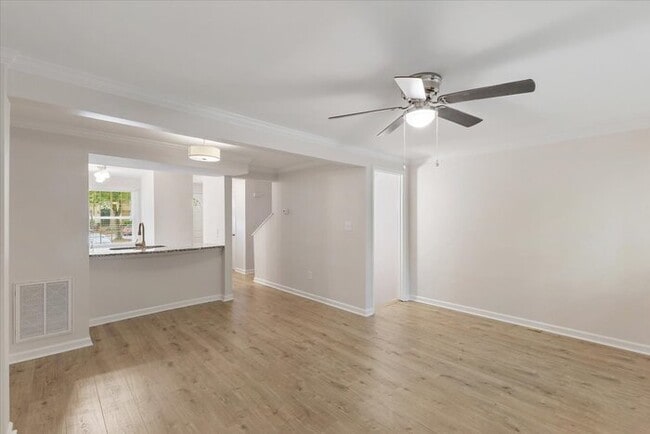 Building Photo - Beautifully Renovated Townhome For Rent In...