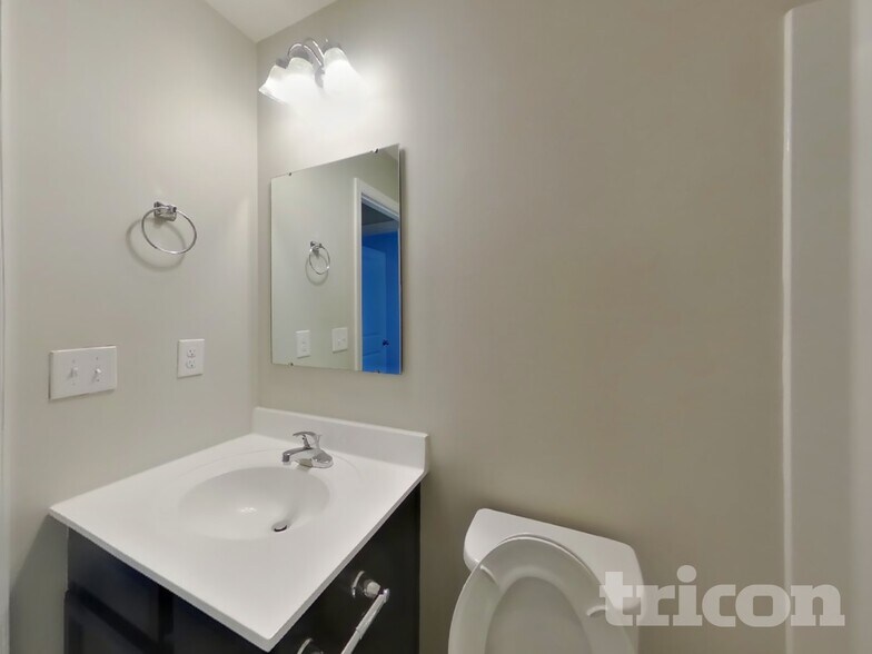 Building Photo - 2512 Solomon Ln