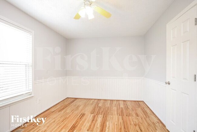 Building Photo - 14932 Oak Rd