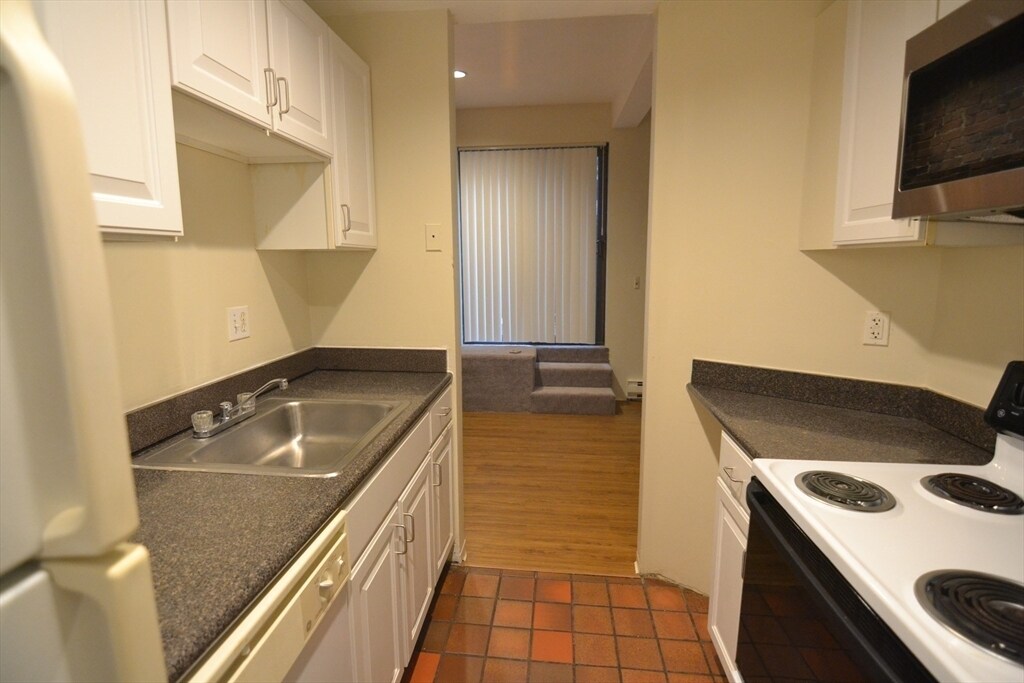 Building Photo - 56 Saint Germain St