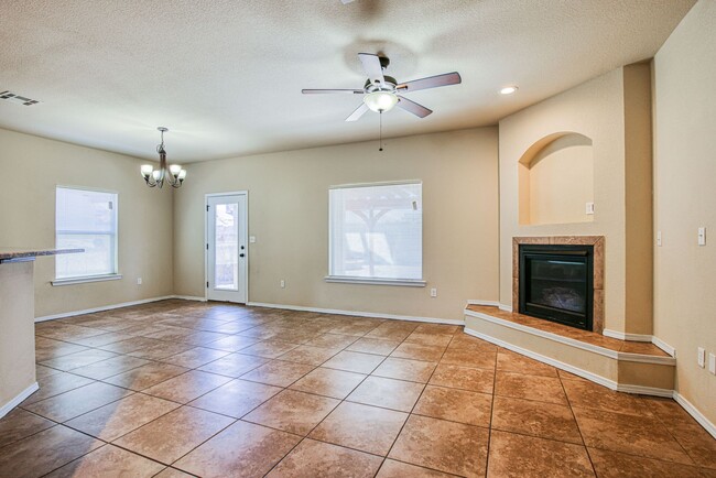 Building Photo - Beautiful East side House 3 bed-2.5 baths in front of Park