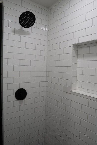 Building Photo - 737 Hallvale Dr