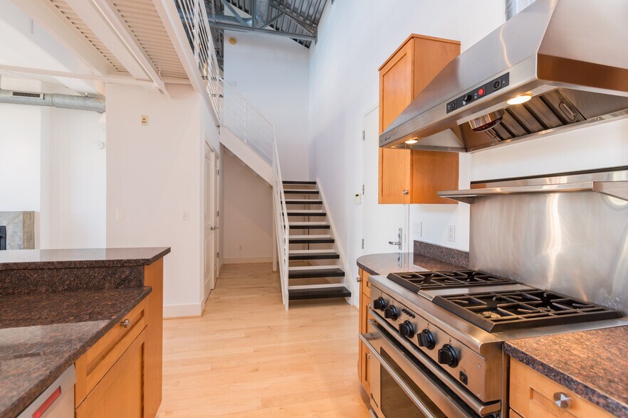 Building Photo - 2328 Champlain St NW