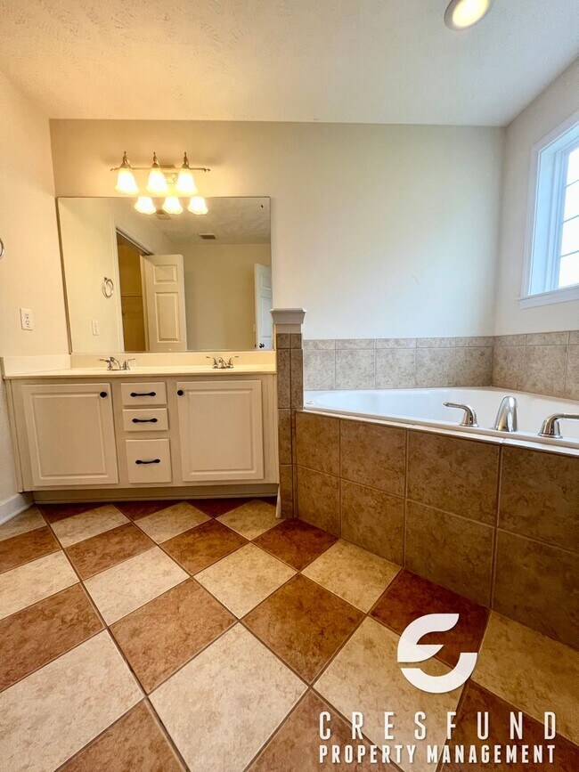 Building Photo - GATED COMMUNITY - Freshly Painted 2 Bed 2 Bath Condo AVAILABLE NOW