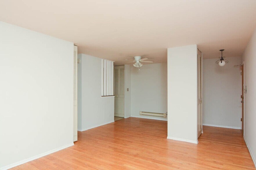 Building Photo - 663 W Wrightwood Ave